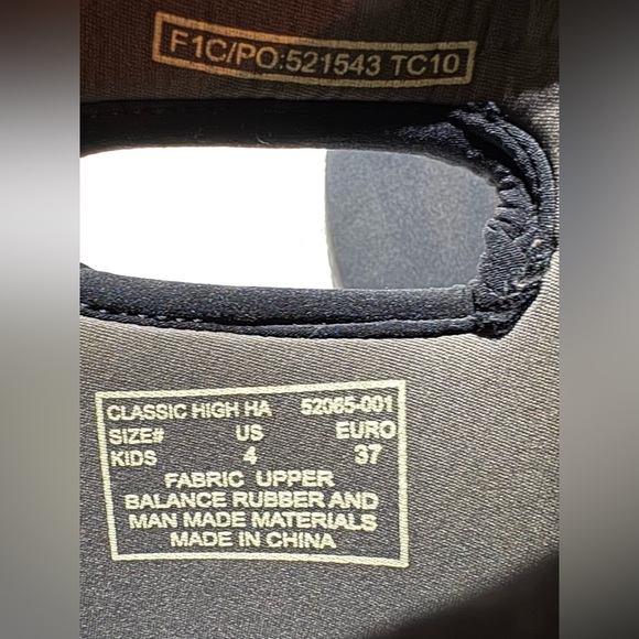 BOGS Kids Size 4. Great shape! Less expensive than Black Friday sale!! - Picture 10 of 12